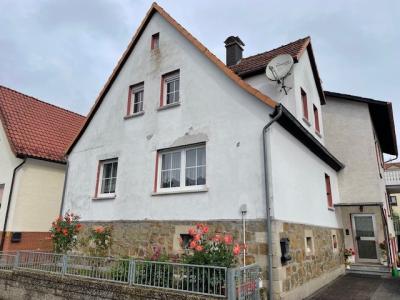 .In ruhiger Wohnlage mit Balkon: Großzügige, helle 4 Zimmer-Wohnung in Biebertal, Am Mühlberg 6.